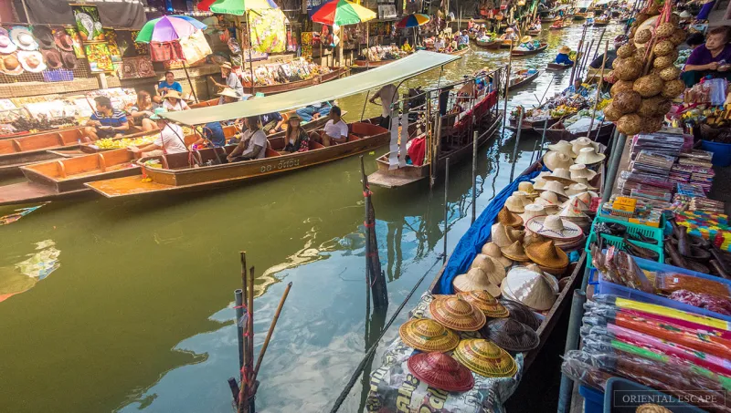 سوق دامنيون سادواك في تايلند تسوق على الماء 