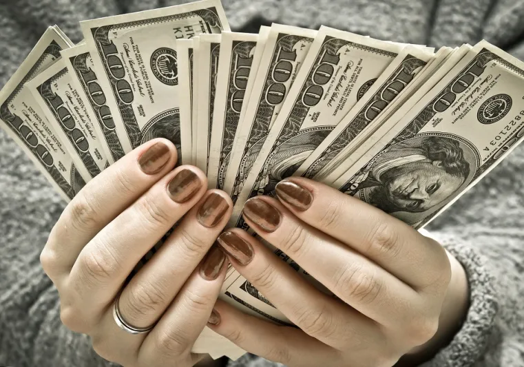 تلقّت 4,6 ملايين دولار عن طريق الخطأ!