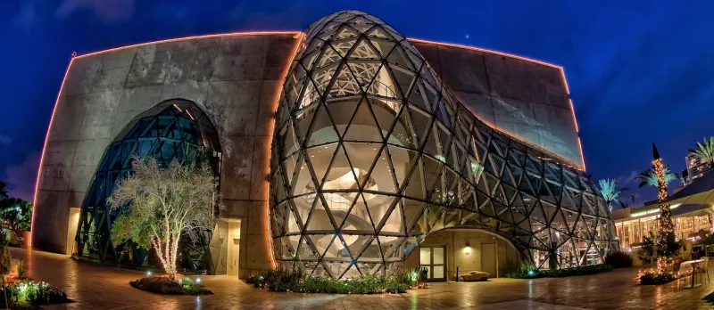 متحف سلفادور دالي  اكبر صرح للسوريالية  في العالم 