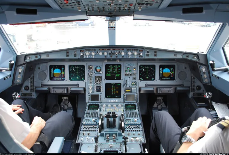 اعترافات قبطان الطائرة: هذا ما نخشاه في الجوّ