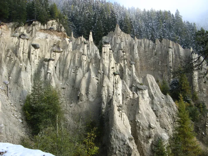 اهرامات بلاتن الجبلية من عجائب الطبيعة في ايطاليا 