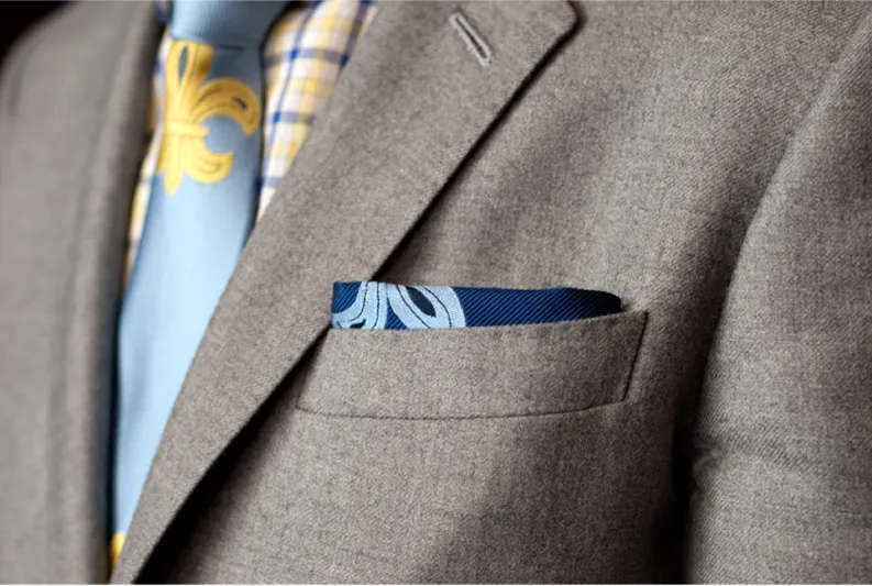 منديل الجيب على طريقة جيمس بوند