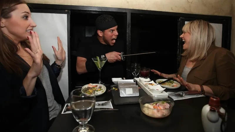 مطعم النينجا في نيويورك غداؤك برفقة سيوف النينجا 