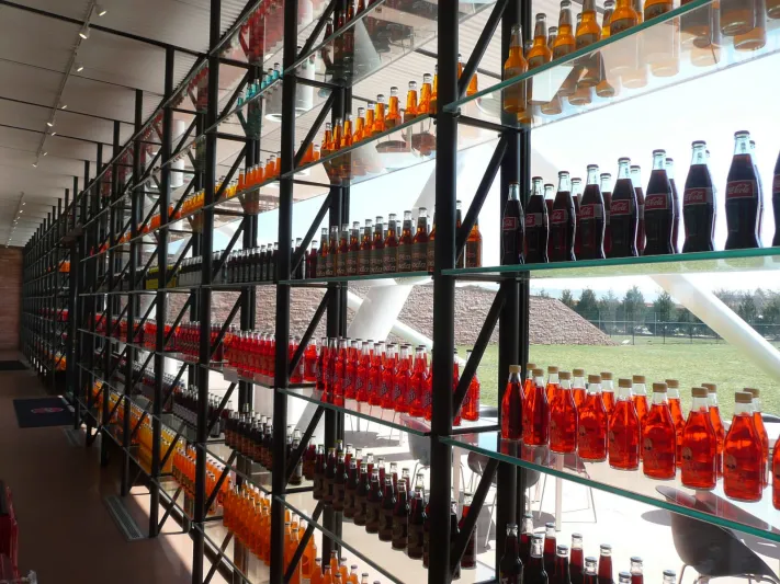 مطعم بوبس 700 نوع من الصودا 