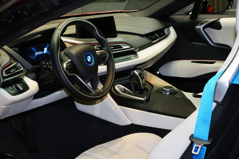 بالصور...AC Schnitzer Lava Red BMW i8 تصل إلى أبوظبي