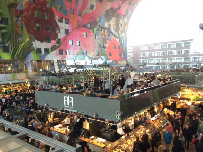 ماركثال روتردام  سوق الخضار والفواكه داخل محطة فضائية هولندية 