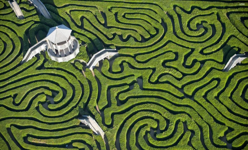 متاهة لونجليت في بريطانيا دخول بلا خروج