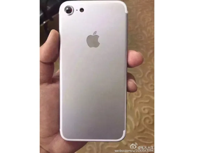 تسريب صورة محتملة لخلفية هاتف "آيفون 7"