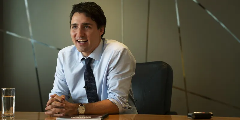 رئيس وزراء كندا يكسر معايير الاناقة الجامدة 