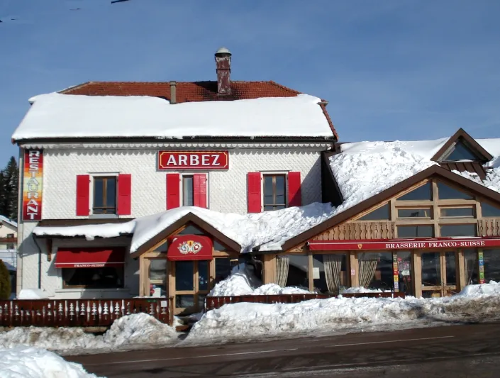 فندق اربيز ادخل من سويسرا واخرج في فرنسا 