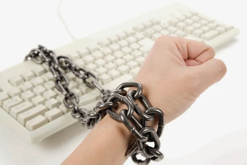 مركز لعلاج مدمني «الفيسبوك» في الجزائر!!