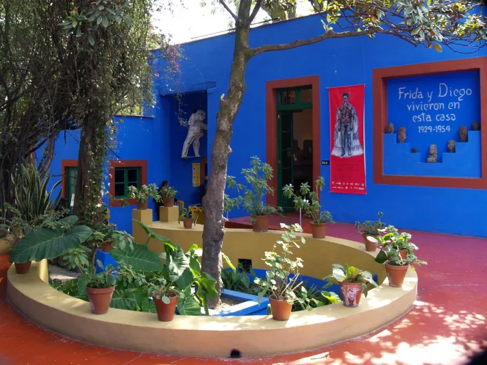 منزل فريدا كاهلو زرقة تخفي الكثير من الالم