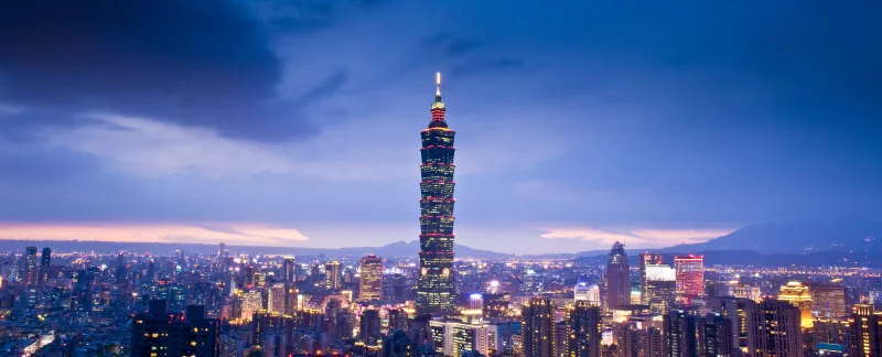 برج تايبيه 101 في تايوان الوان بعدد ايام الأسبوع