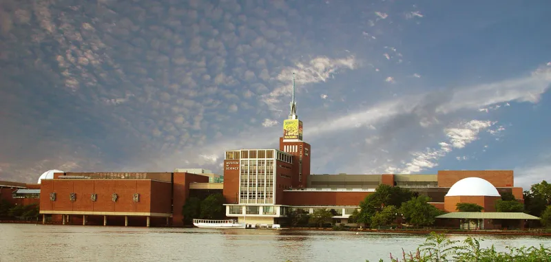 متحف بوسطن للعلوم معروضات علمية رائعة 