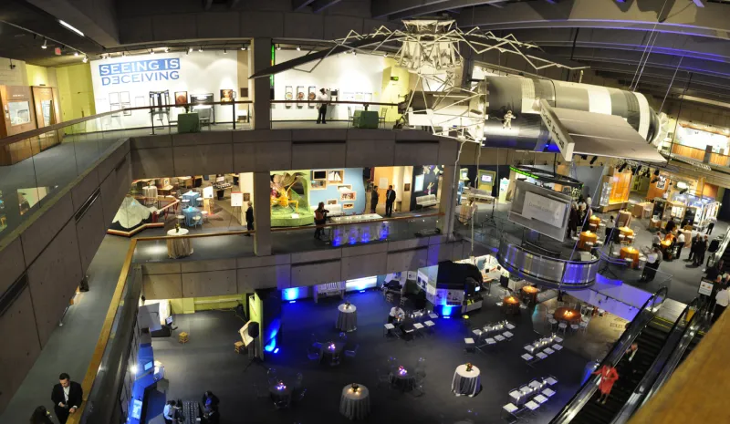 متحف بوسطن للعلوم معروضات علمية رائعة 