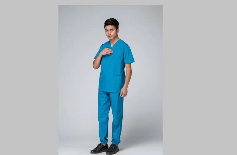 ما سبب ارتداء الأطباء ملابس زرقاء أو خضراء؟