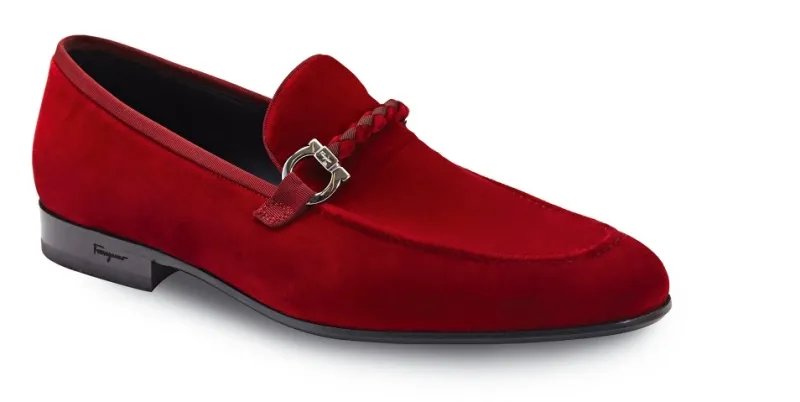 لاسلوب مفعم بالشياكة المتجددة... اختر الـ"لوفرز"