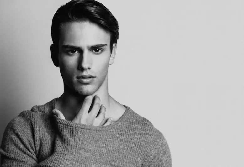 ما سر تجهم عارضي الازياء في الاعلانات الفاخرة ؟