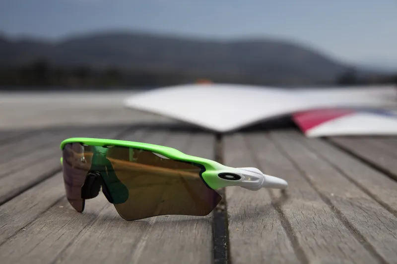 نظارات اوكلي الشمسية جرين فيد  ابتكار وابداع رياضي 