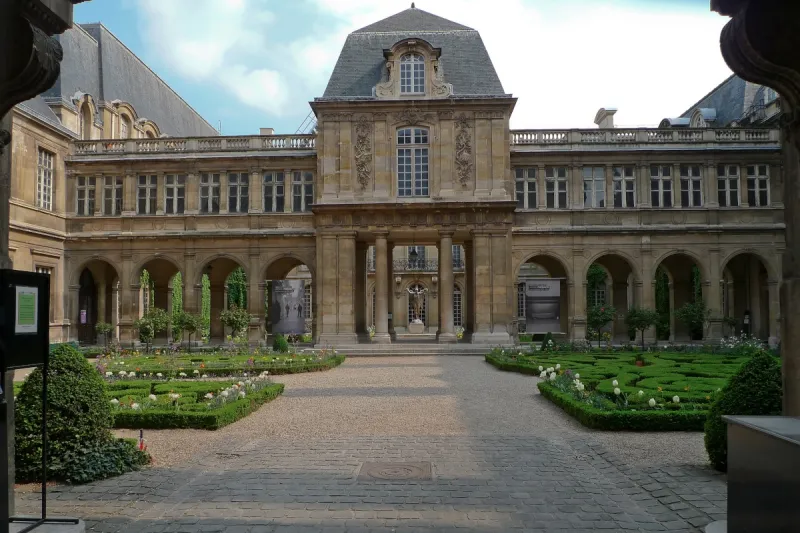 باريس متاحة لك مجاناً من الألف إلى الياء