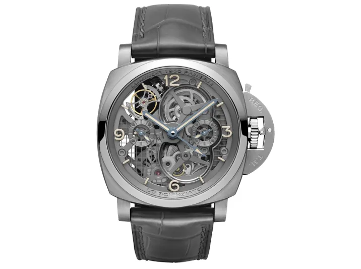 ساعات تجمع بين الجمال والتعقيدات الفنية