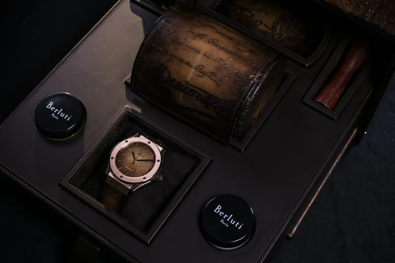 "هوبلو" Hublot و "بيرلوتي" Berluti تزاوج بين التعقيدات التقنية والعراقة 