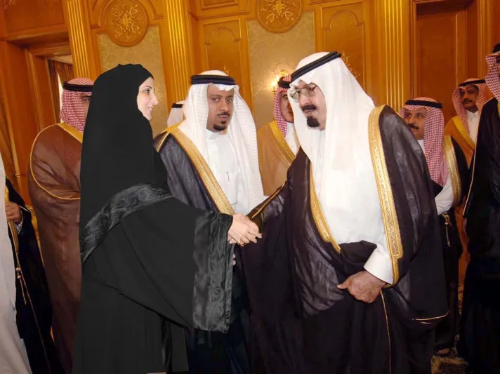 ألفت قباني الفائزة بجائزة مكة الإنسانية..رجلان وراء نجاحي