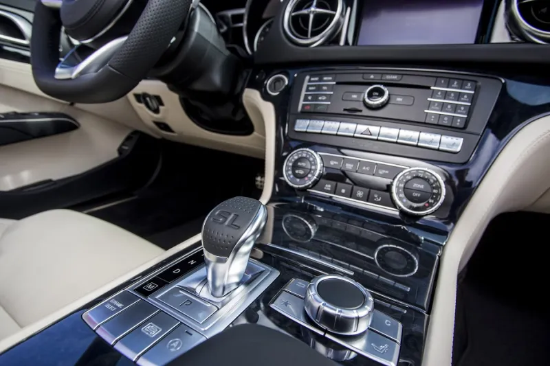 مرسيدس-بنز "إس إل": اسطورية رشيقة في حلة جديدة