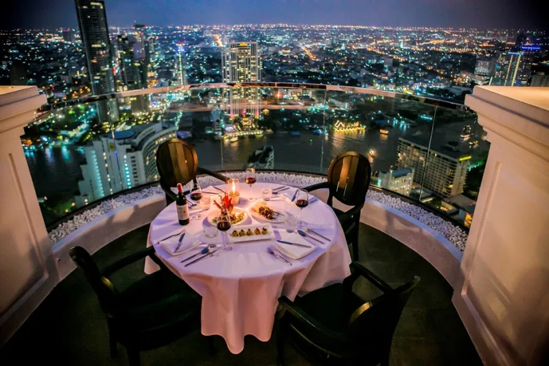  3 وجبات تحبس الانفاس. مطعم في السماء