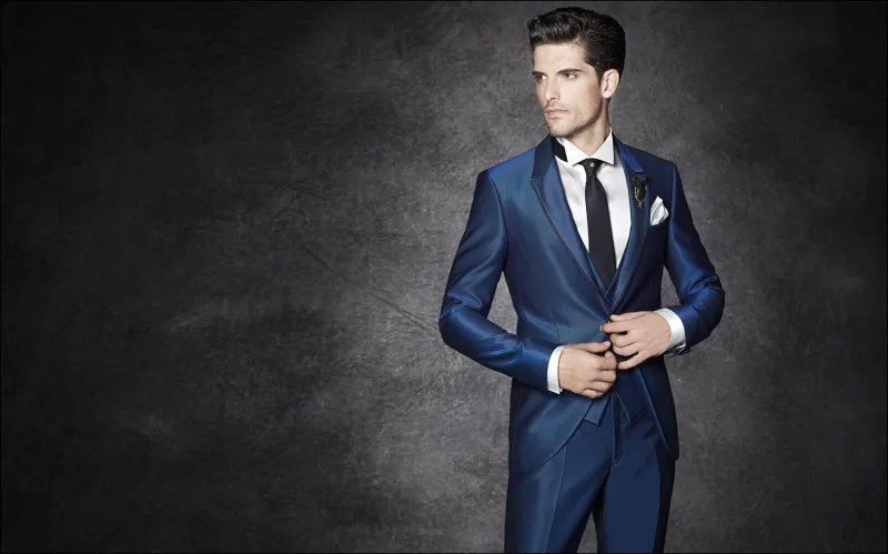 قليلاً من الخروج عن المألوف ببذلتك الرسمية