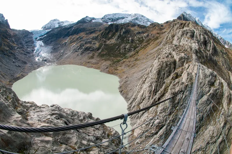 جسر تريفت والطريق الوحيد إلى الكوخ!!