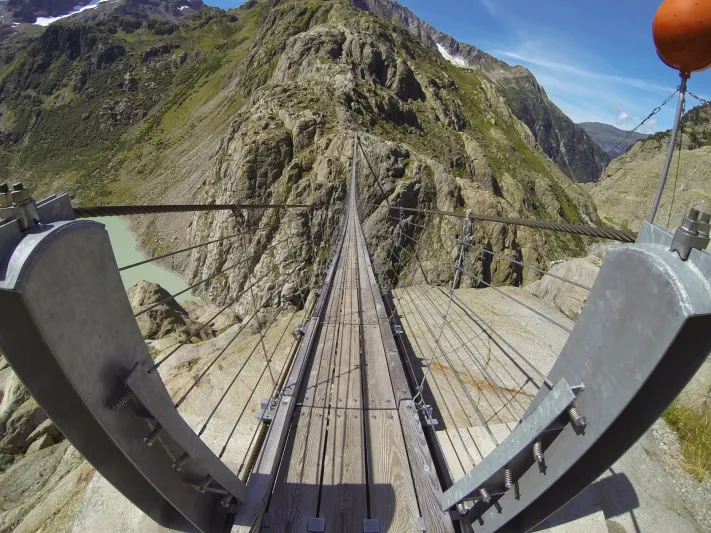 جسر تريفت والطريق الوحيد إلى الكوخ!!