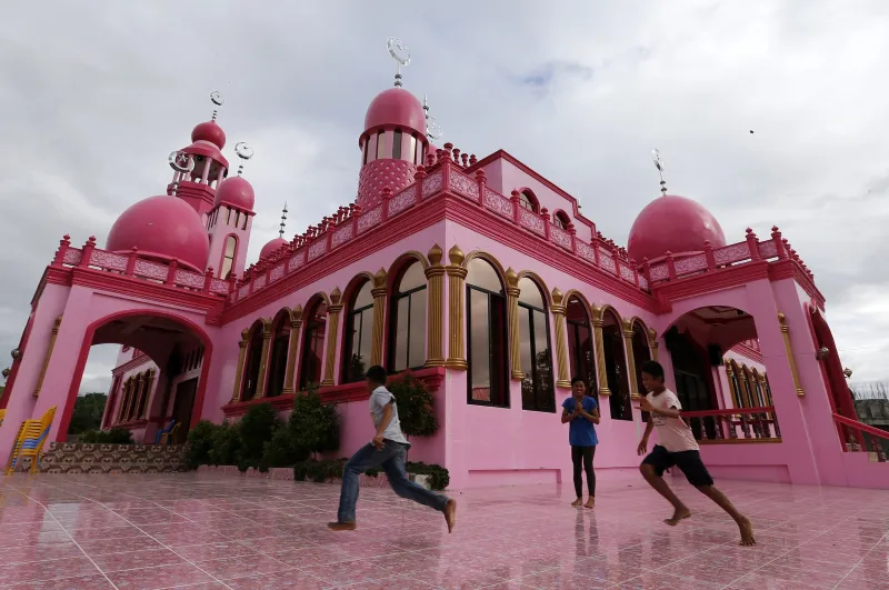  ثلاثة مساجد تحوّلت معالمَ سياحية