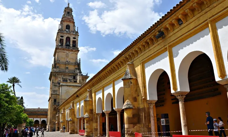  ثلاثة مساجد تحوّلت معالمَ سياحية