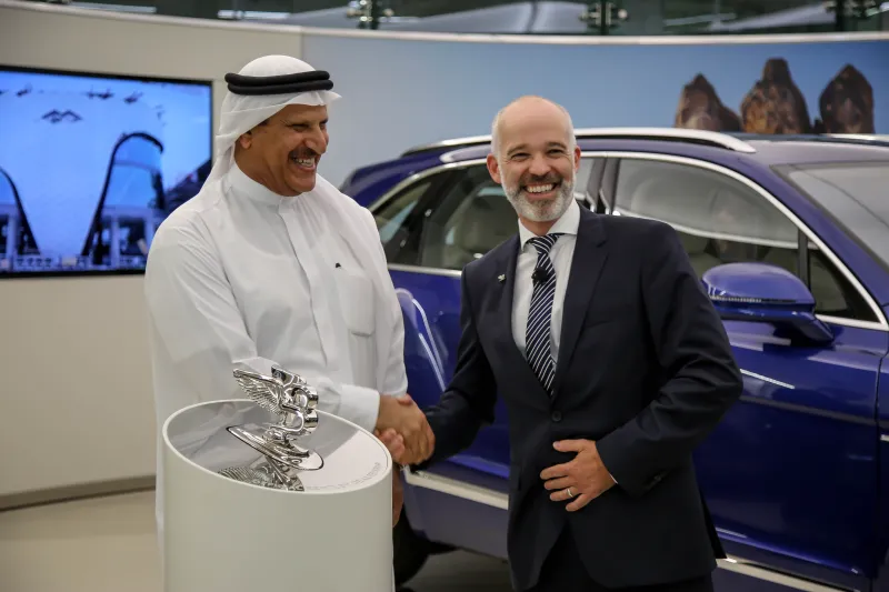 بنتلي تفتتح اكبر صالة لعرض سيارتها في العالم بدبي 