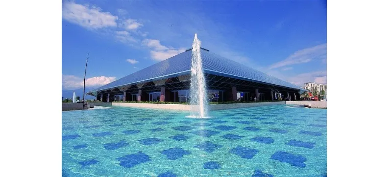 منتزه الهرم الزجاجي. لمعان لا يُنسى من الذاكرة!!