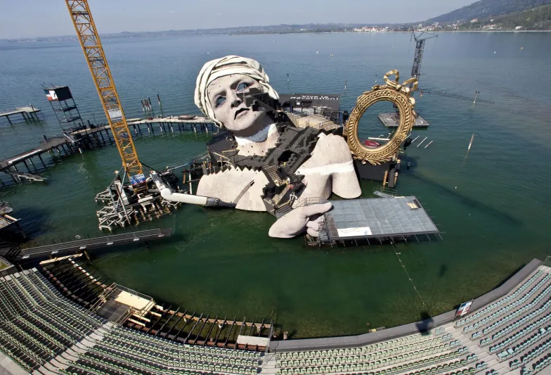 مسرح بريغنتس العائم  تصاميم فريدة كل عامين