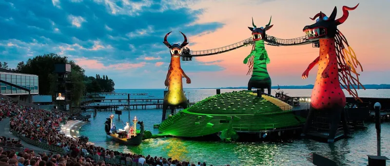 مسرح بريغنتس العائم  تصاميم فريدة كل عامين