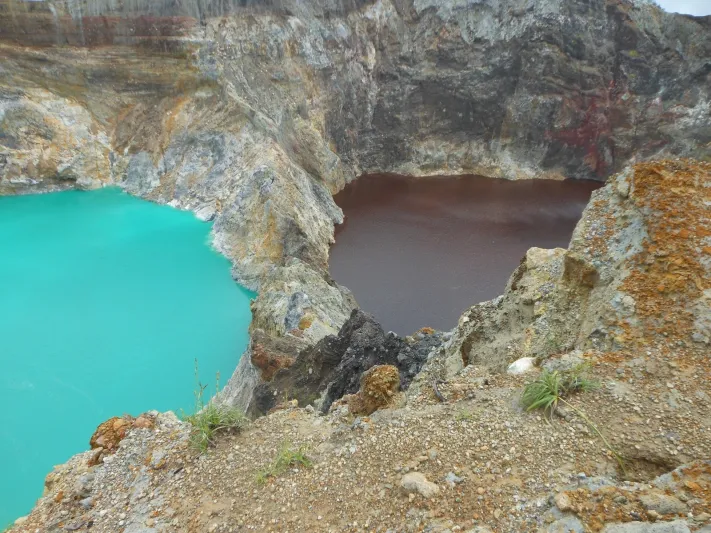 بحيرة كيليموتو العجائز والعذارى في مكان واحد