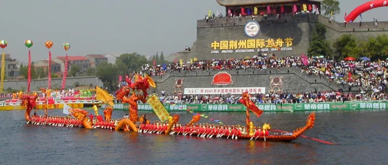 في الصين التقط بطة وتناول التسونغتسي اللذيذ