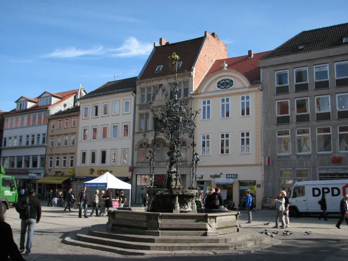 في جوتنجن قبّل راعية الإوز بعد نيلك للدكتوراه 