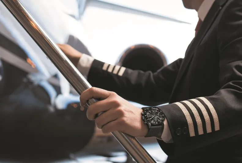 بريتلينغ تطرح ساعة  كرونولاينر بلاكستيل  في الشرق الأوسط