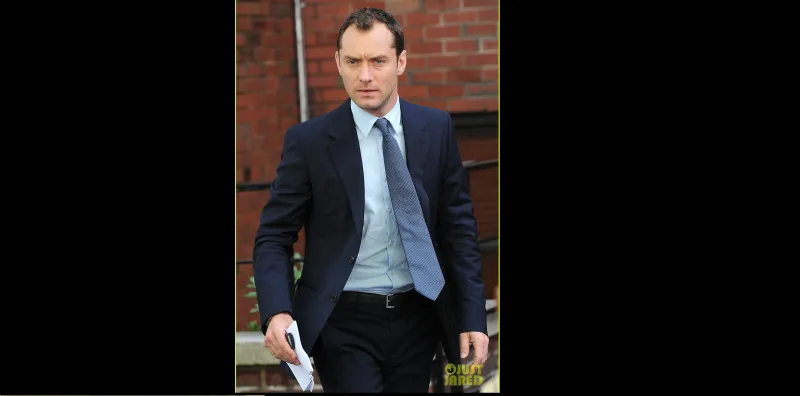 من النجم الاكثر اناقة بالبدلة الزرقاء ؟ 