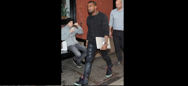 بنطلون الجلد على طريقة كاني ويست 