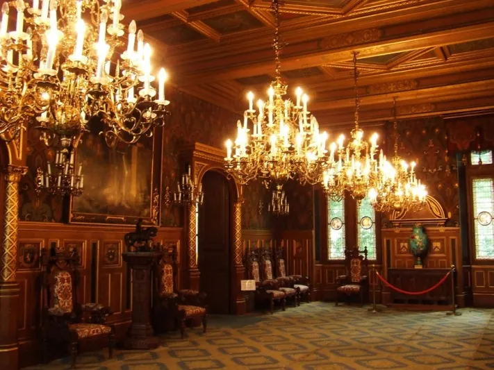  قصر شاتودو شبح فتاة يظهر كل سنة في ظروف غامضة