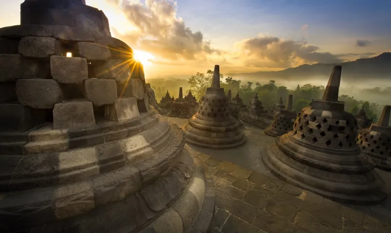 معبد بوربودور البوذي قابل للذوبان في اندونيسيا