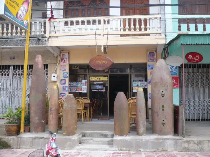 مطعم كراتيرز تناول غدائك بجوار القذائف