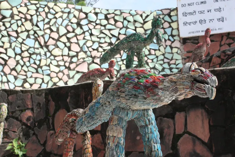 حديقة الصخرة  منحوتات من النفايات تجذب الملايين 