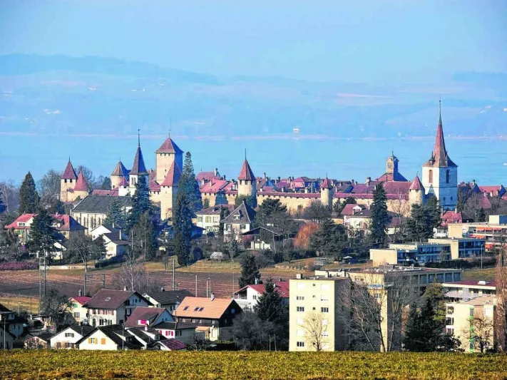 مدينة مورتين عراقةٌ وسط الطبيعة الساحرة