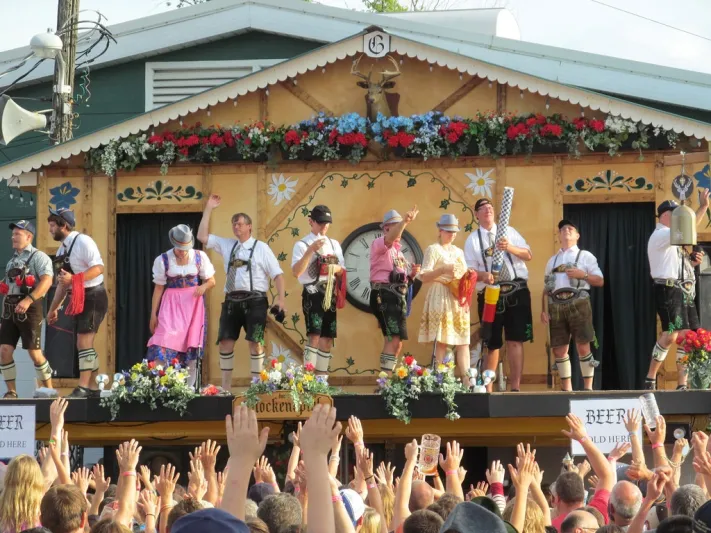 أيلول في ميونيخ شهر الطعام والشراب والرقص